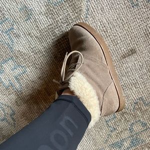 Koolaburra boots in excellent condition